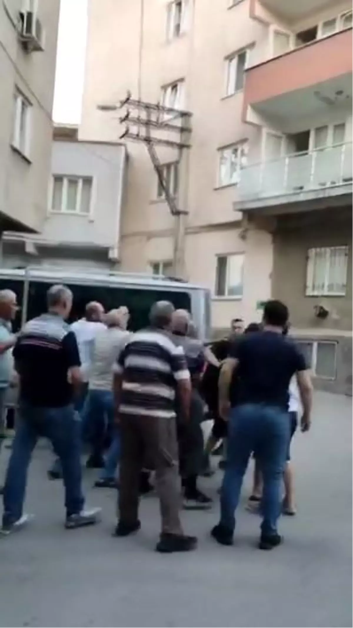 Bursa’da Kavga Kamera ile Görüntülendi