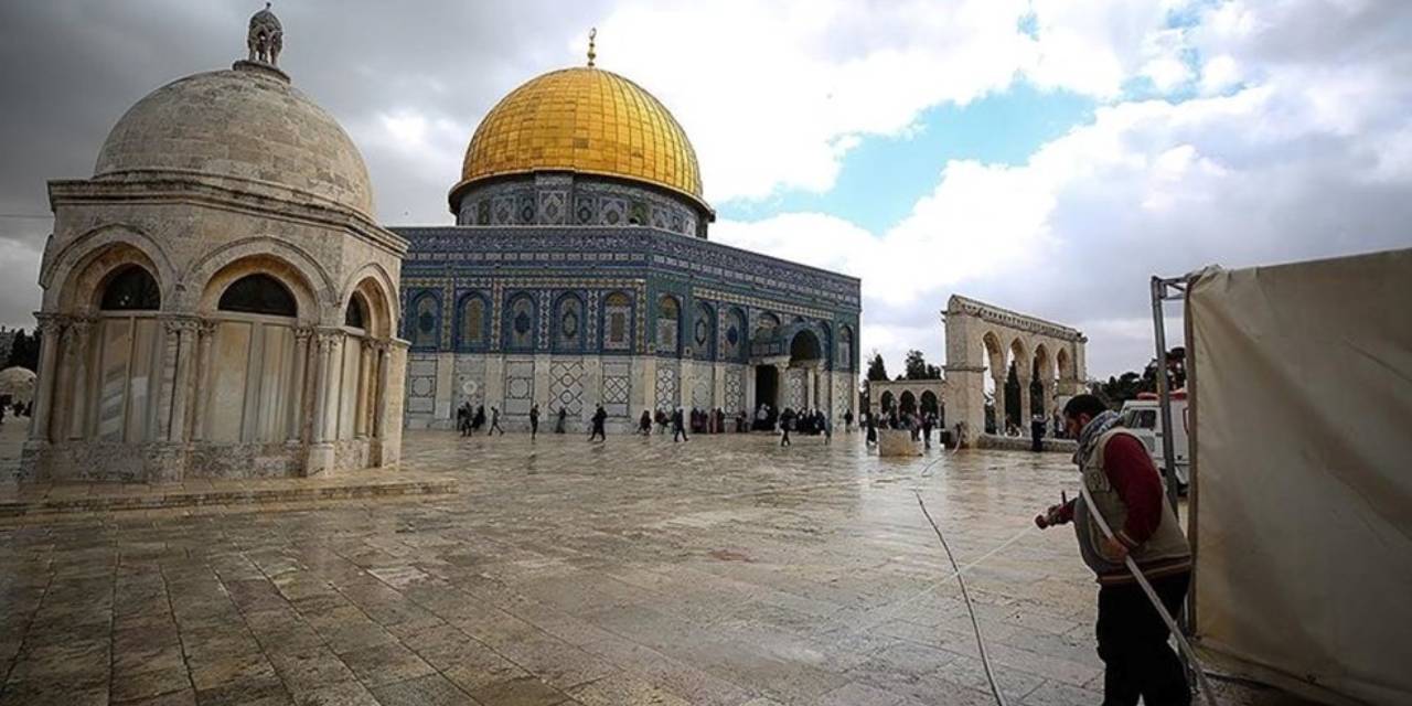 İsrailli yerleşimcilerden Mescid-i Aksa’ya baskın