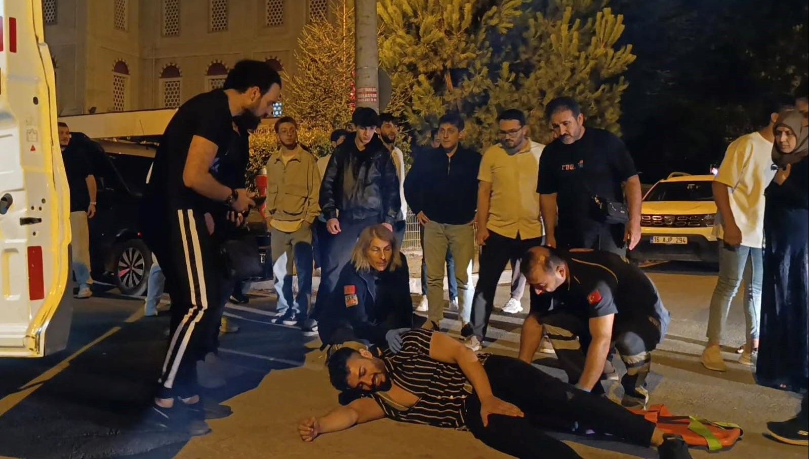 otomobille elektrikli bisiklet carpisti bisiklet surucusu agir yaralandi ulyDFRBS