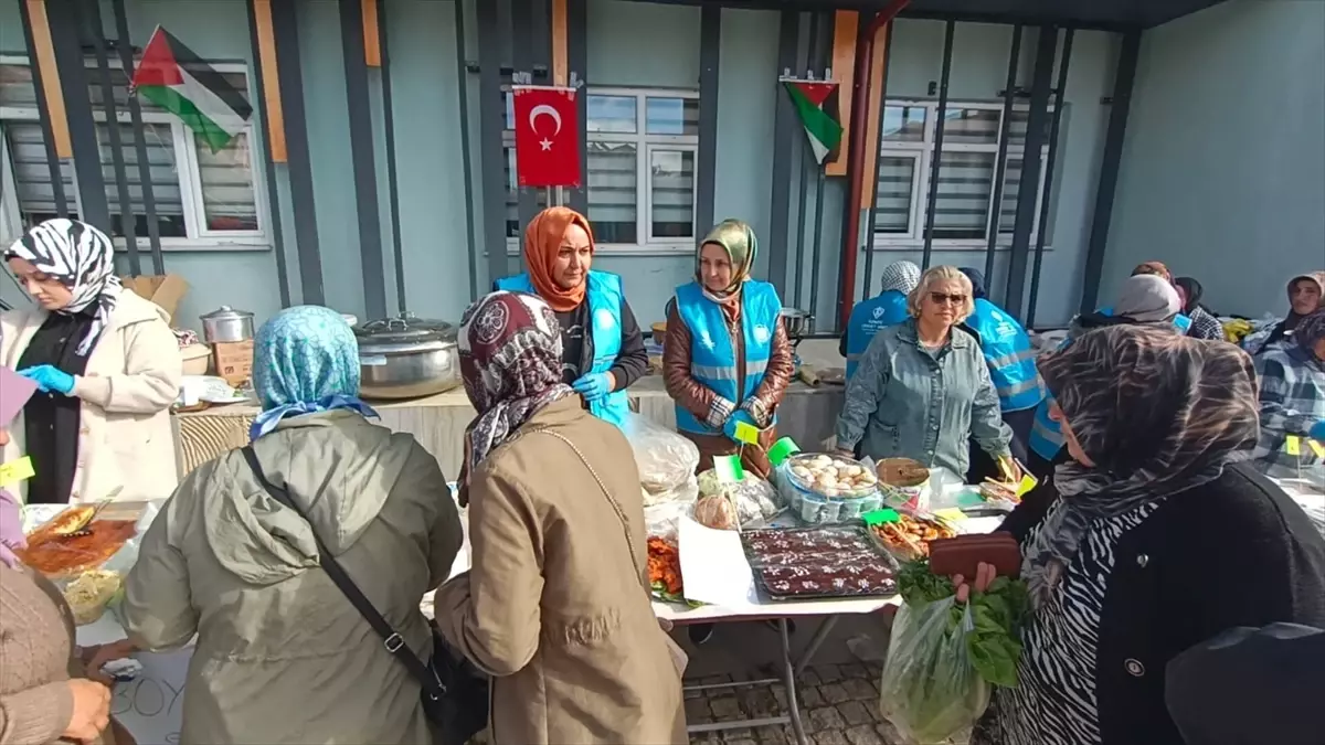 Hüyük’te Filistin İçin Hayır Çarşısı Açıldı