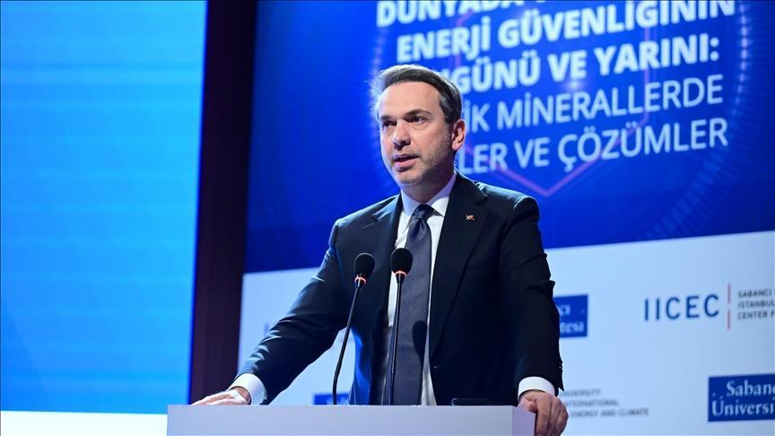 Bakan Bayraktar, 2026’nın yenilenebilir enerjide “yeni bir rekor yılı” olacağını bildirdi
