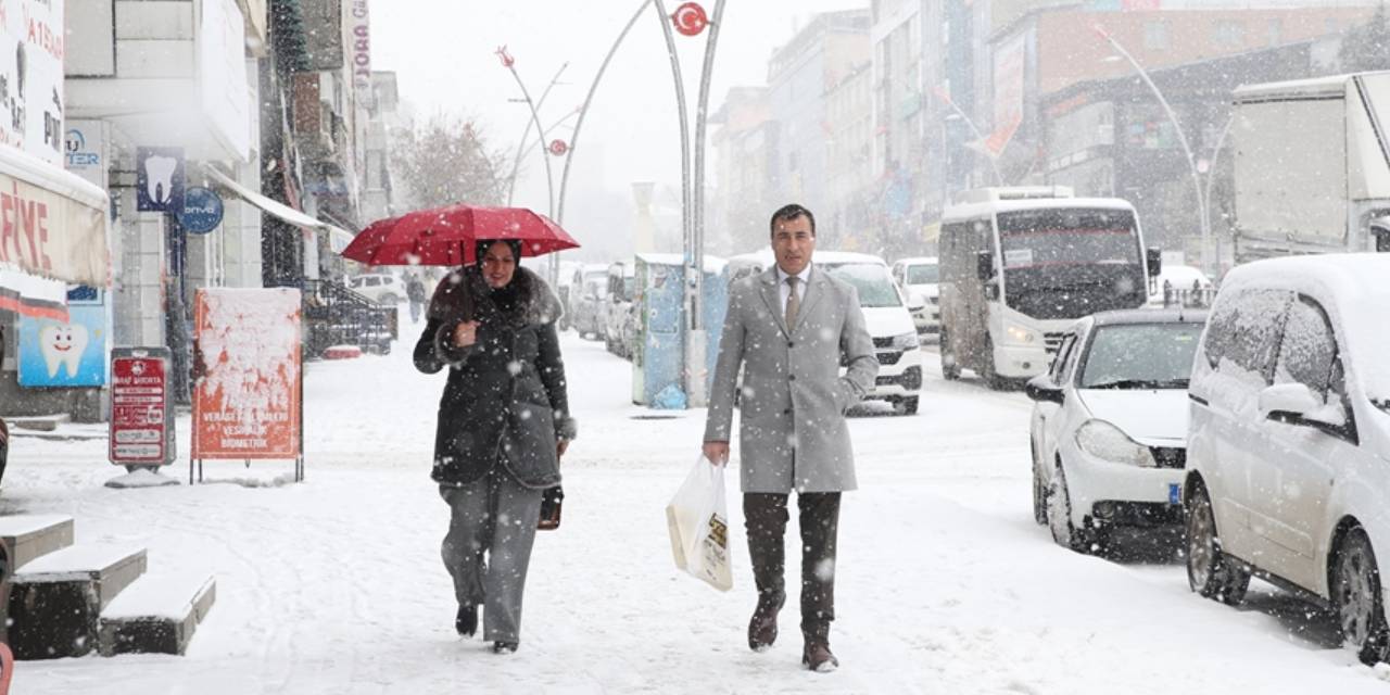 Meteoroloji beyaza bürünecek şehirleri açıkladı: Hem sağanak hem kar geliyor