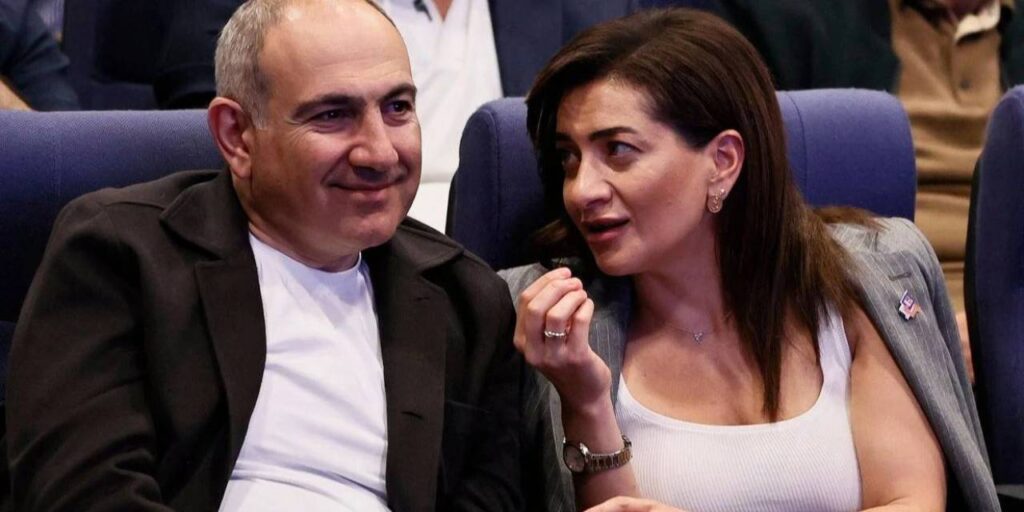 ayrilik-kisa-surdu-pasinyan-ve-hakobyan-tekrar-birlikte-yzQkgp8v