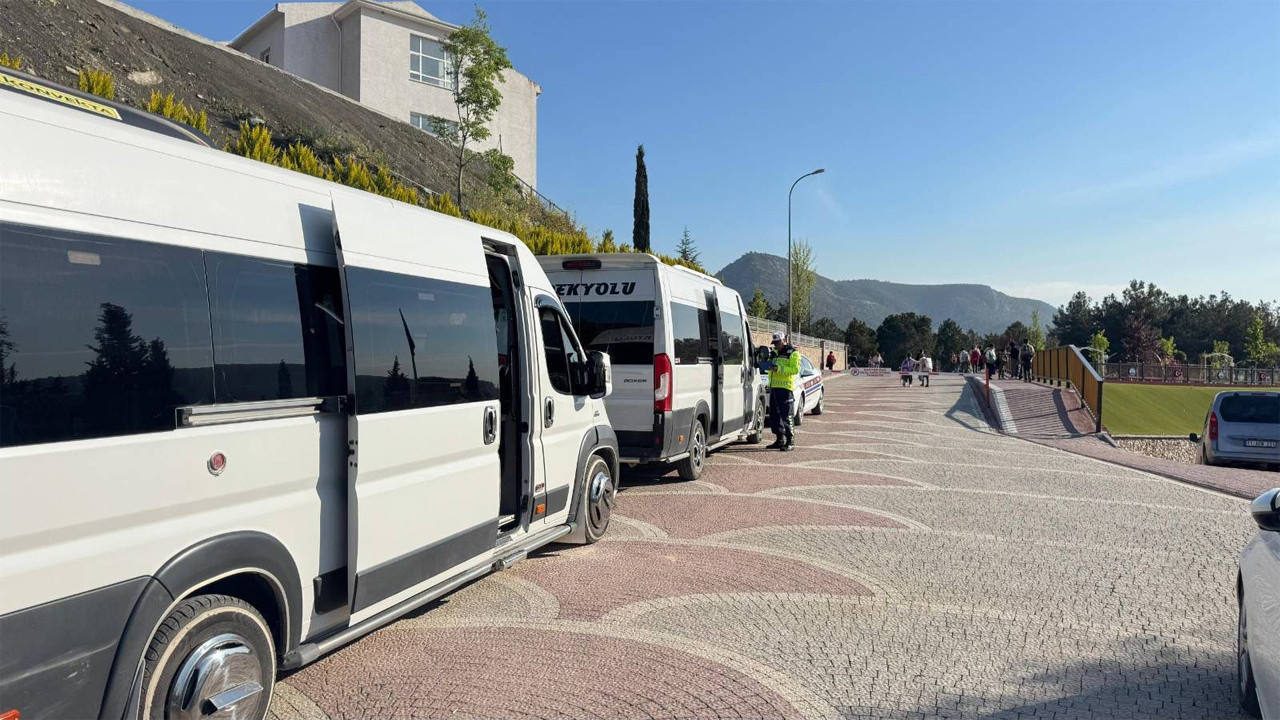 bilecikte-jandarmadan-okul-servis-araclarina-yonelik-denetim-w2AKgXRO