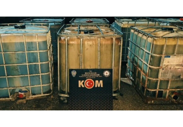 bilecikteki-kacak-akaryakit-operasyonunda-5-ton-karisimli-akaryakit-ele-gecirildi-HvPZraPp